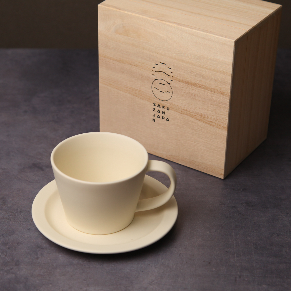 美濃焼のコーヒカップ & ソーサー 木箱入り CR