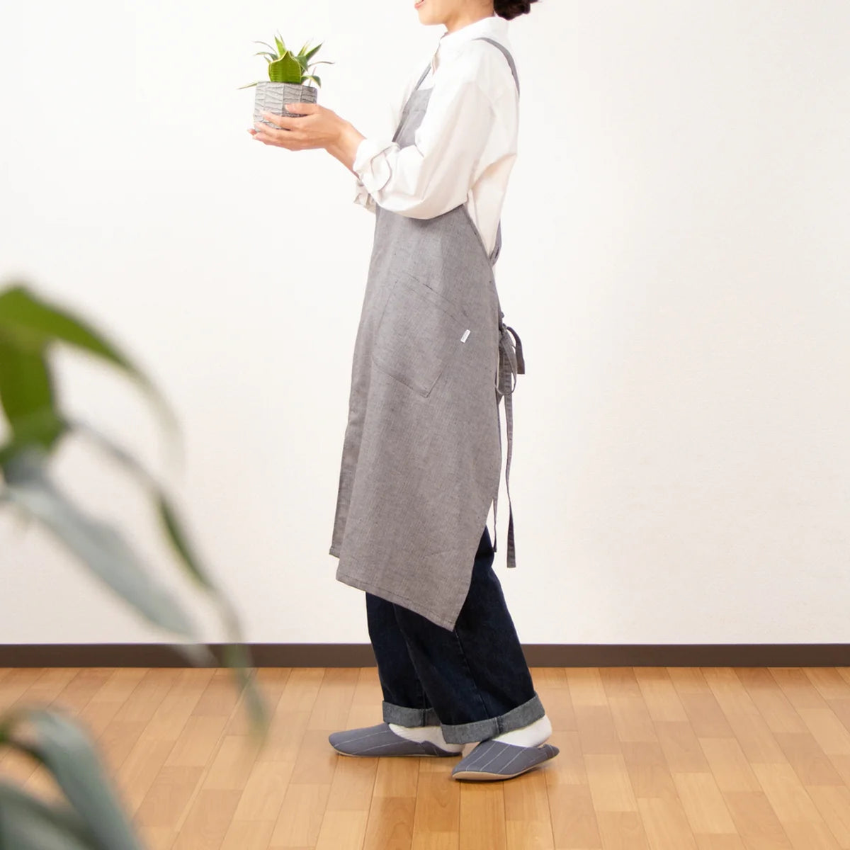 綿麻ヘリンボーン エプロン ブラック