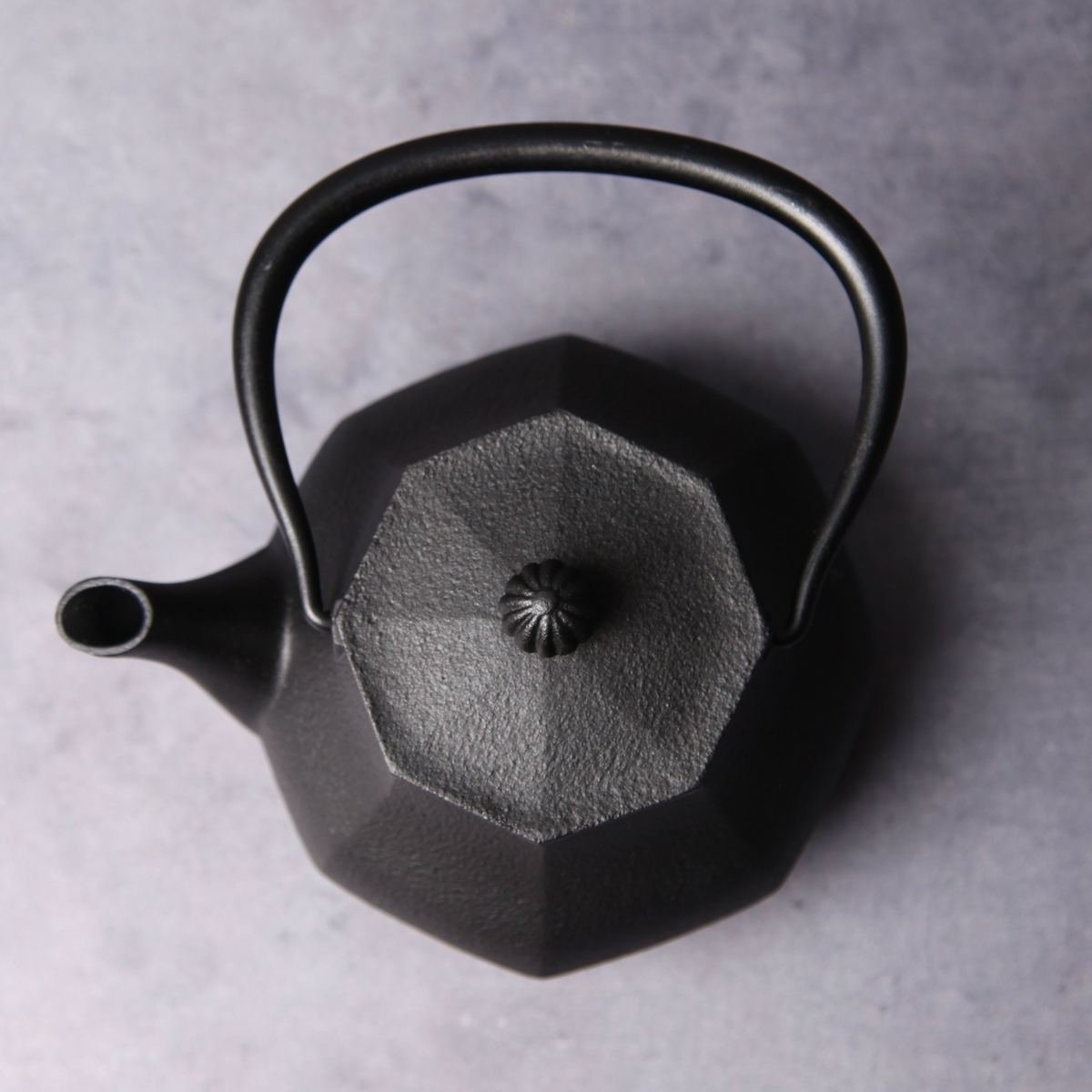 南部鉄器の鉄瓶 0.4l 黒