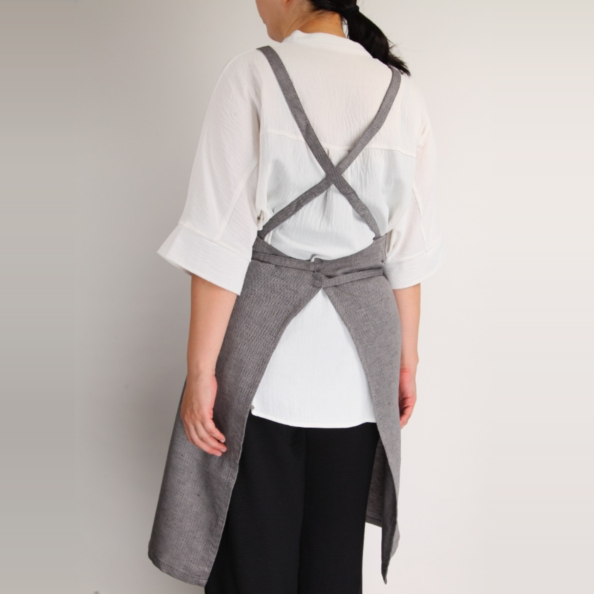 綿麻ヘリンボーン エプロン ブラック