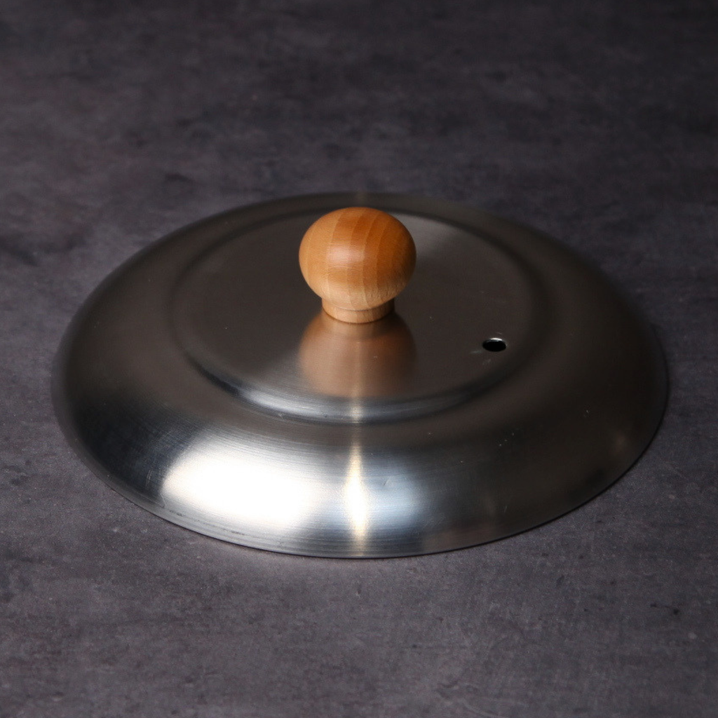 Oyakodon pot from Tokyo's old downtown, aluminum lid