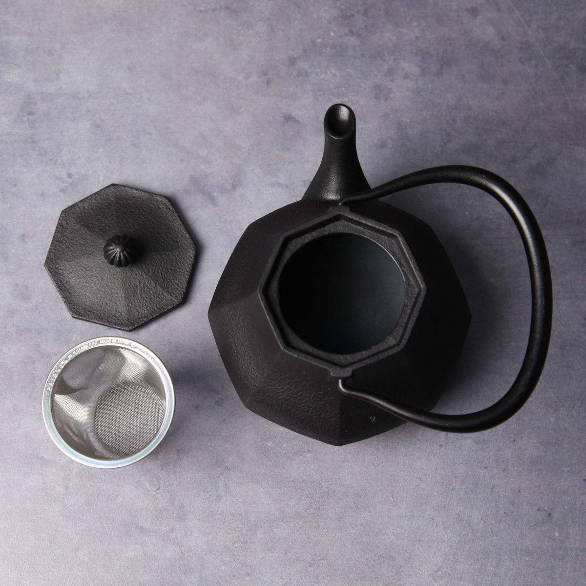 南部鉄器の鉄瓶 0.4l 黒